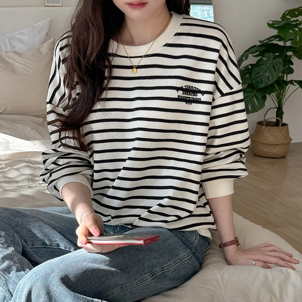 데일리앤 더스트 여성 루즈핏 자수 레터링 긴팔 맨투맨 스트라이프 티셔츠 가격 추이 데일리앤 더스트 여성 루즈핏 자수 레터링 긴팔 맨투맨 스트라이프 티셔츠 - 최저가 15,530원